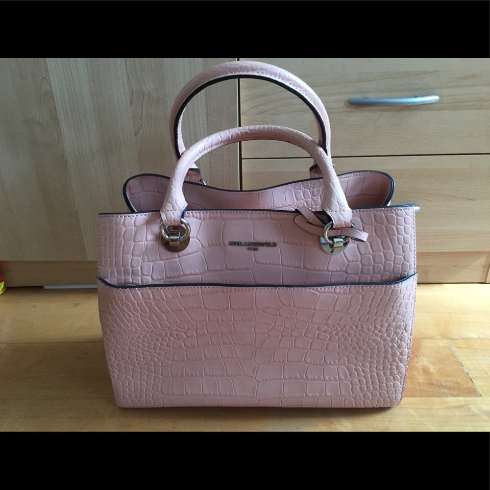 Brand new handbag with no sign of wear.